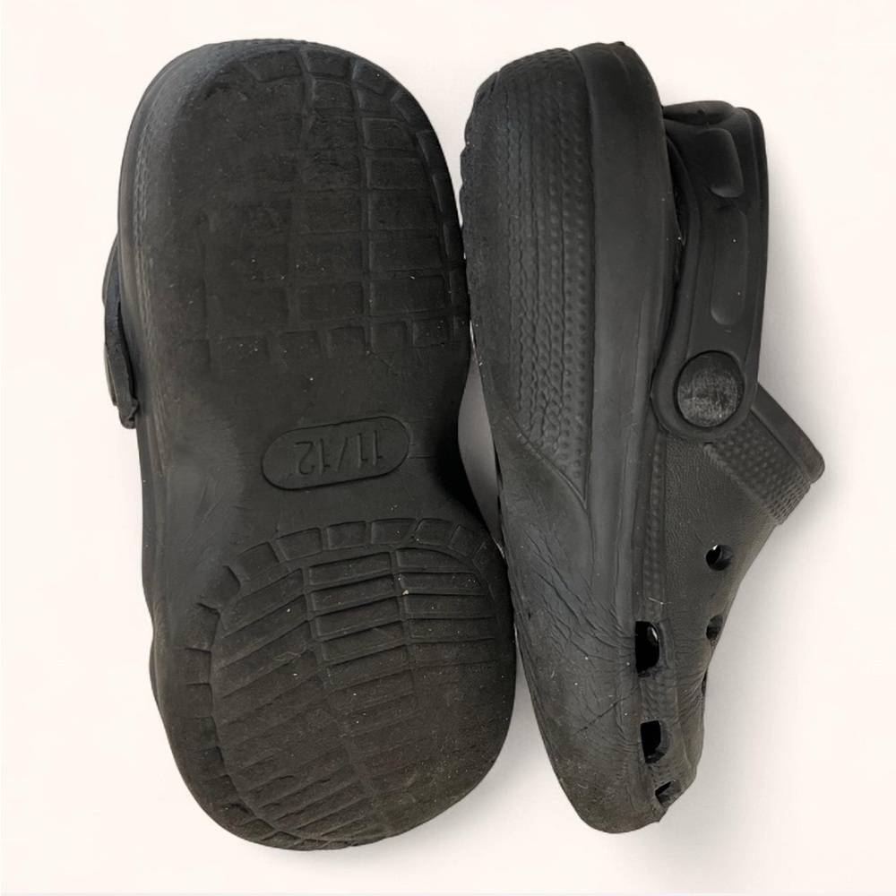All Black Imitation Crocs Unisex Boy Girl Play Clogs Toddler 11C 11.5C 12C - Picture 5 of 8